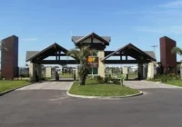 Portaria de entrada do condomínio Bosques de Atlântida